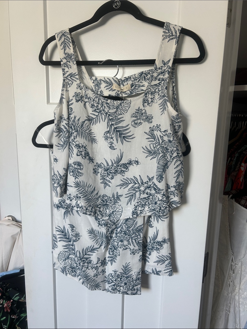 ILLA ILLA White Tank Top with Navy Botanical Print
